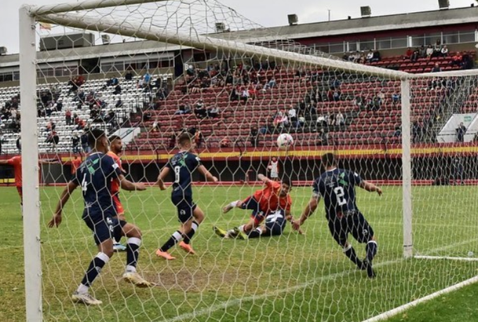 DEPORTIVO ESPAÑOL 4 - MIDLAND 3